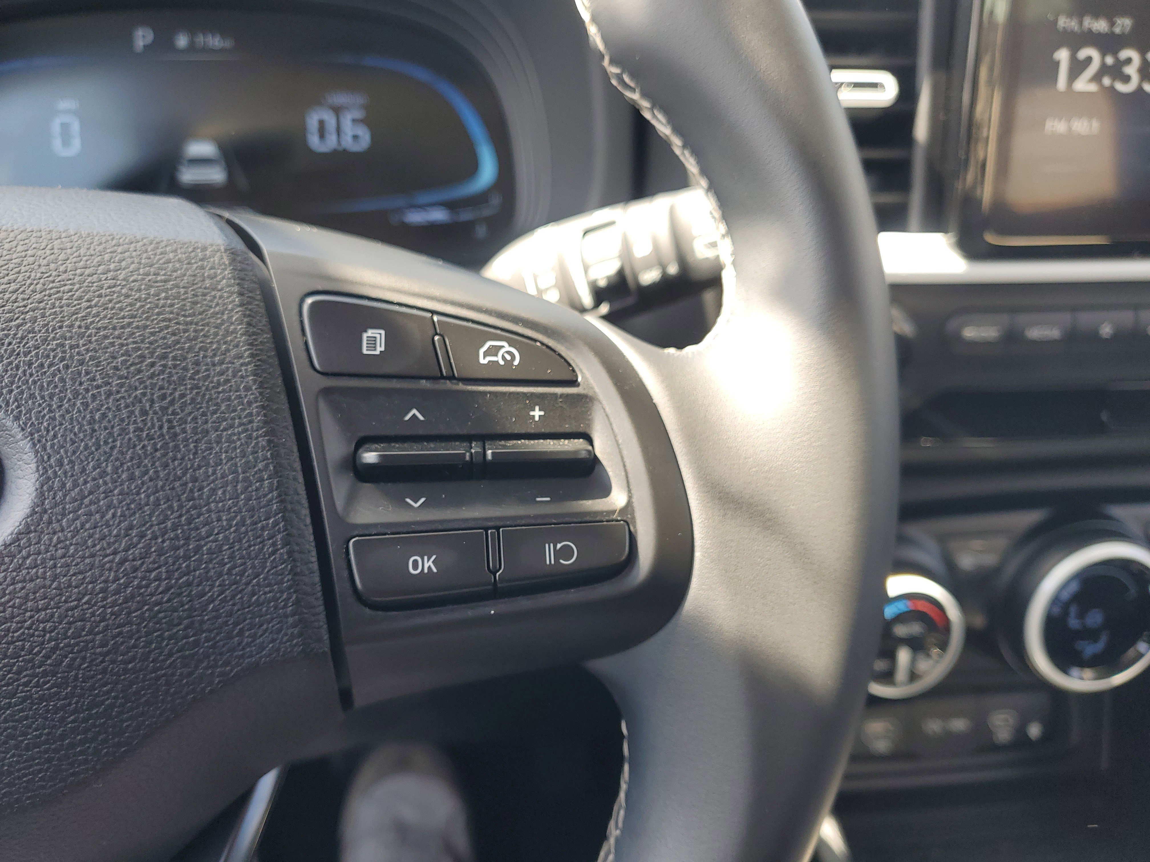 Used 2023 Hyundai Venue Limited image 22