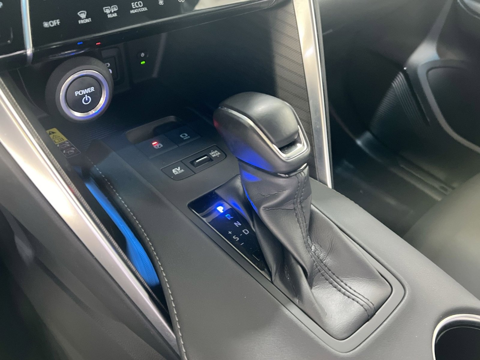 Used 2024 Toyota Venza XLE image 20