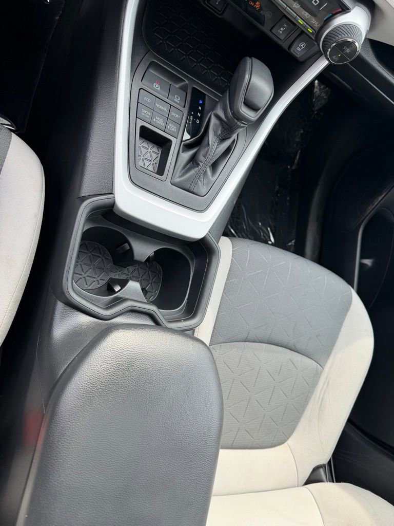 Used 2020 Toyota RAV4 XLE w/ Convenience Package image 23