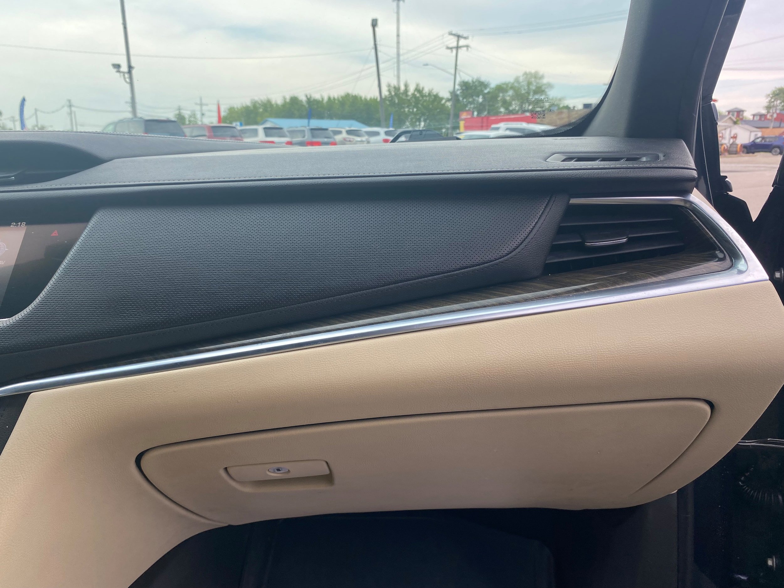 Used 2017 Cadillac XT5 FWD image 16