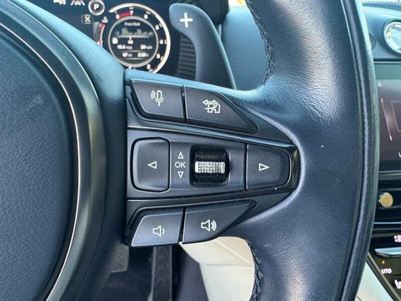 Used 2022 Aston Martin DBX AWD/4WD image 23