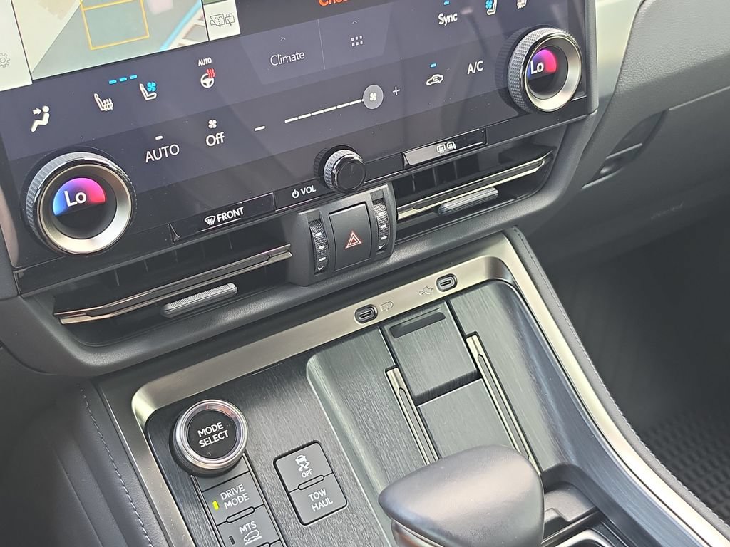Used 2024 Lexus GX 550 AWD/4WD image 25