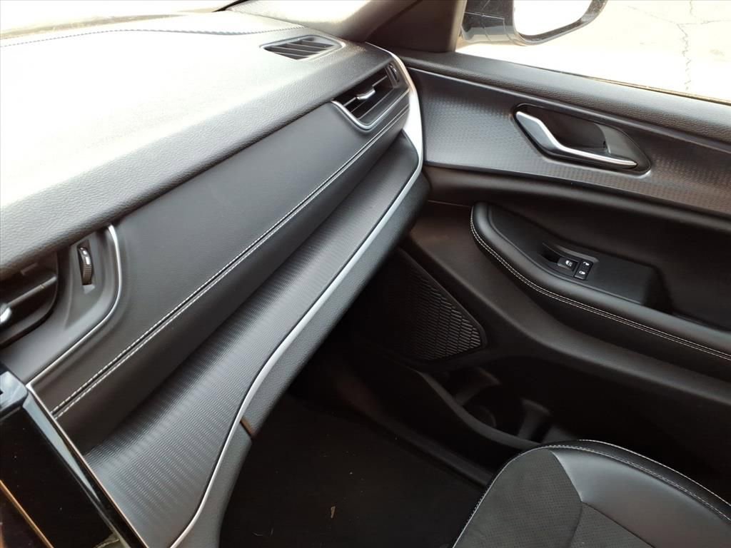 Used 2023 Jeep Grand Cherokee Altitude image 30