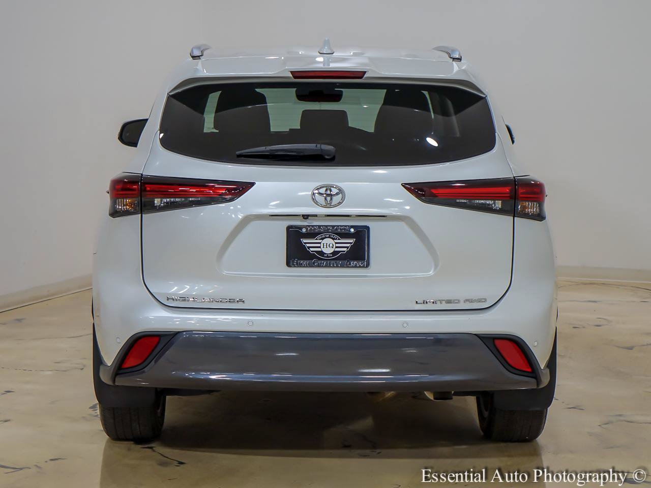 Used 2024 Toyota Highlander Limited AWD/4WD image 7