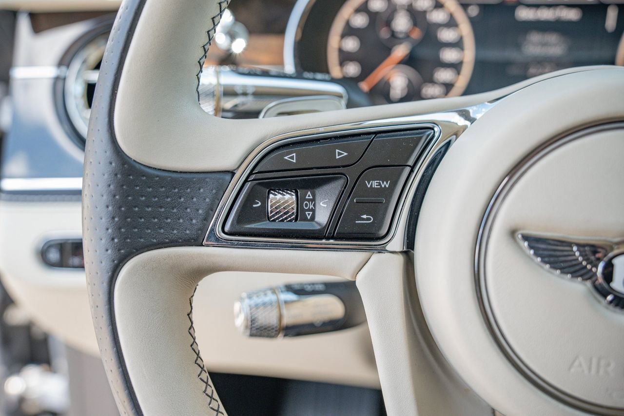 Used 2020 Bentley Flying Spur W12 image 23