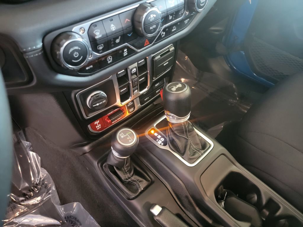 Used 2024 Jeep Wrangler Unlimited Rubicon w/ Technology Group image 23