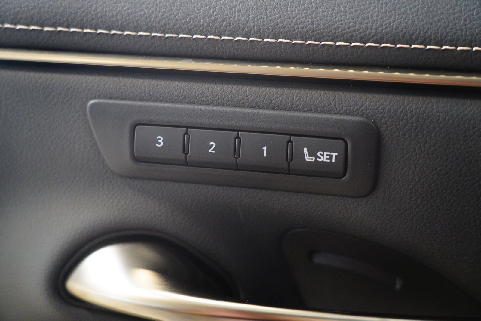 Used 2023 Lexus ES 350 Ultra Luxury w/ Accessory Package (Z2) FWD image 28