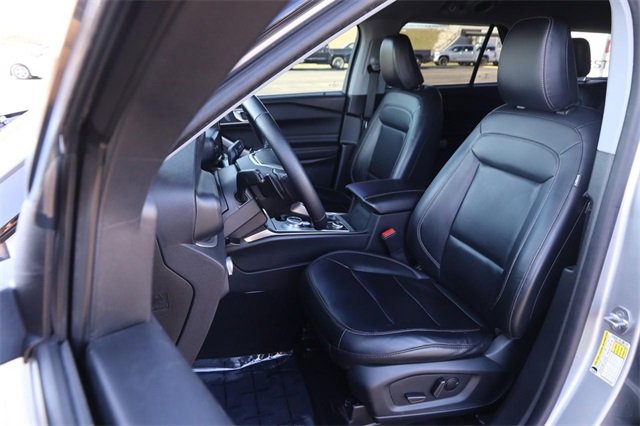 Used 2021 Ford Explorer XLT w/ Equipment Group 202A image 9