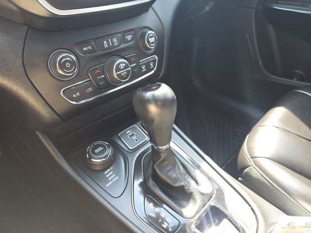 Certified 2019 Jeep Cherokee Latitude Plus AWD/4WD image 23