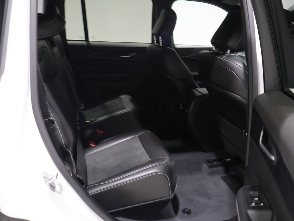 Used 2023 Jeep Grand Cherokee Altitude AWD/4WD image 20