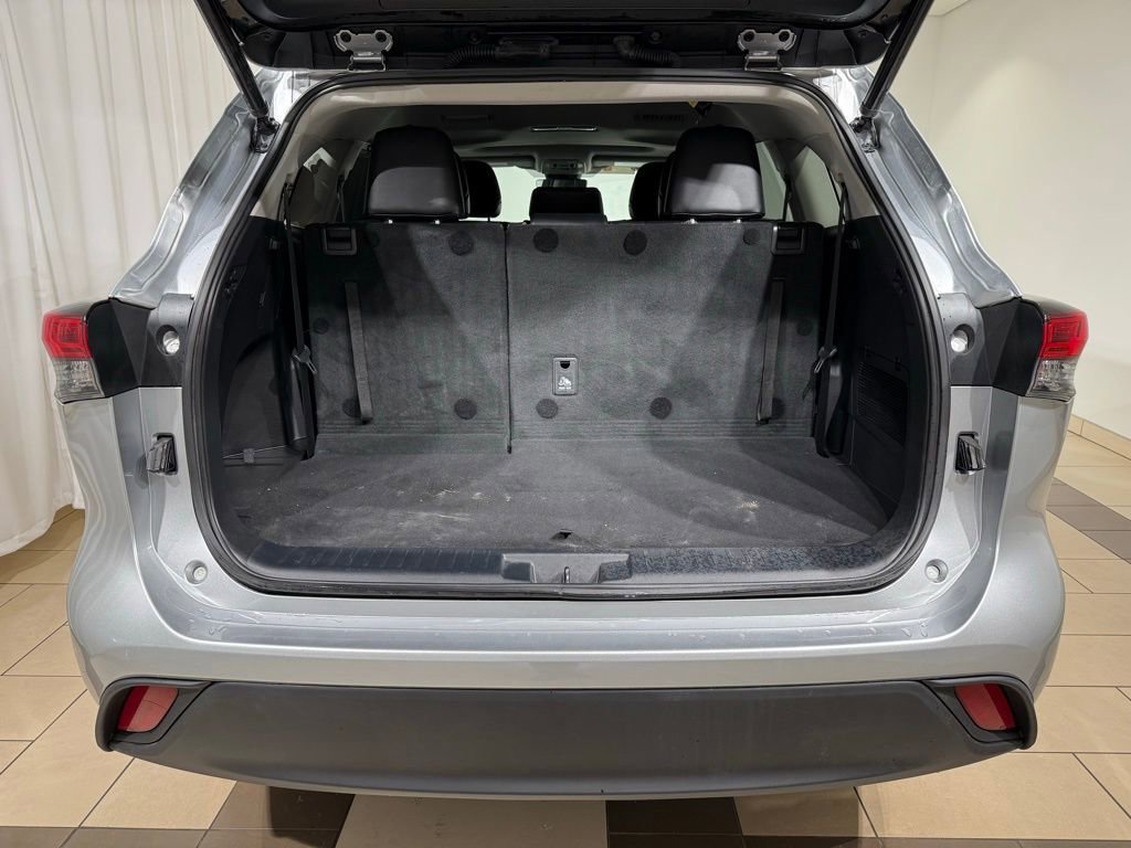 Used 2022 Toyota Highlander XLE image 11