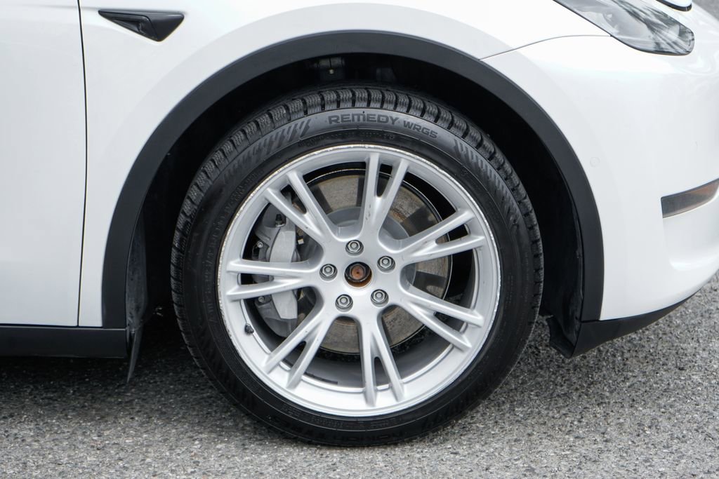 Used 2020 Tesla Model Y Long Range image 38