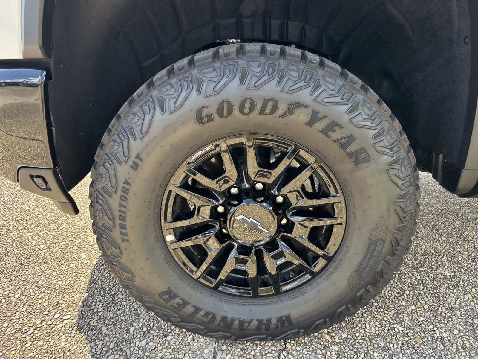 New 2026 Chevrolet Silverado 2500 ZR2 AWD/4WD image 3