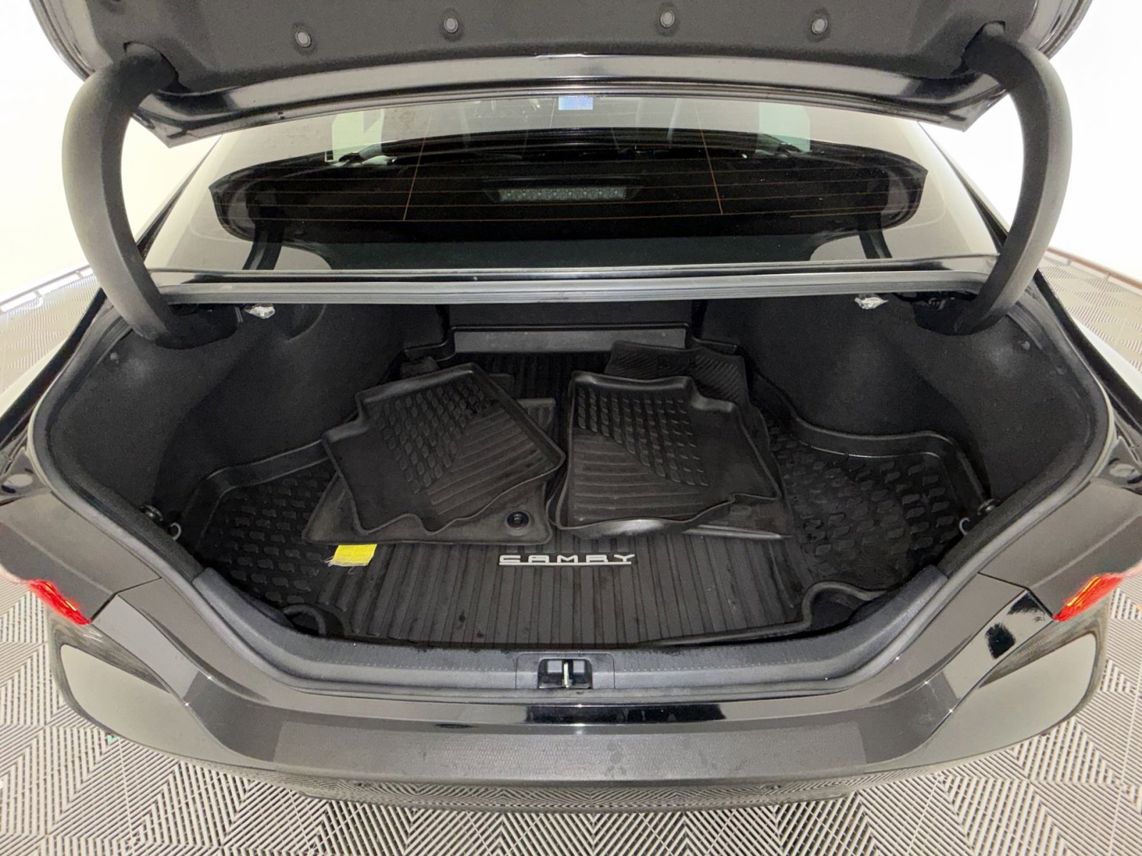 Used 2022 Toyota Camry XSE w/ Navigation Package image 26