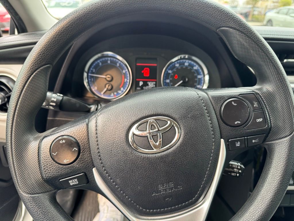 Used 2018 Toyota Corolla LE image 12