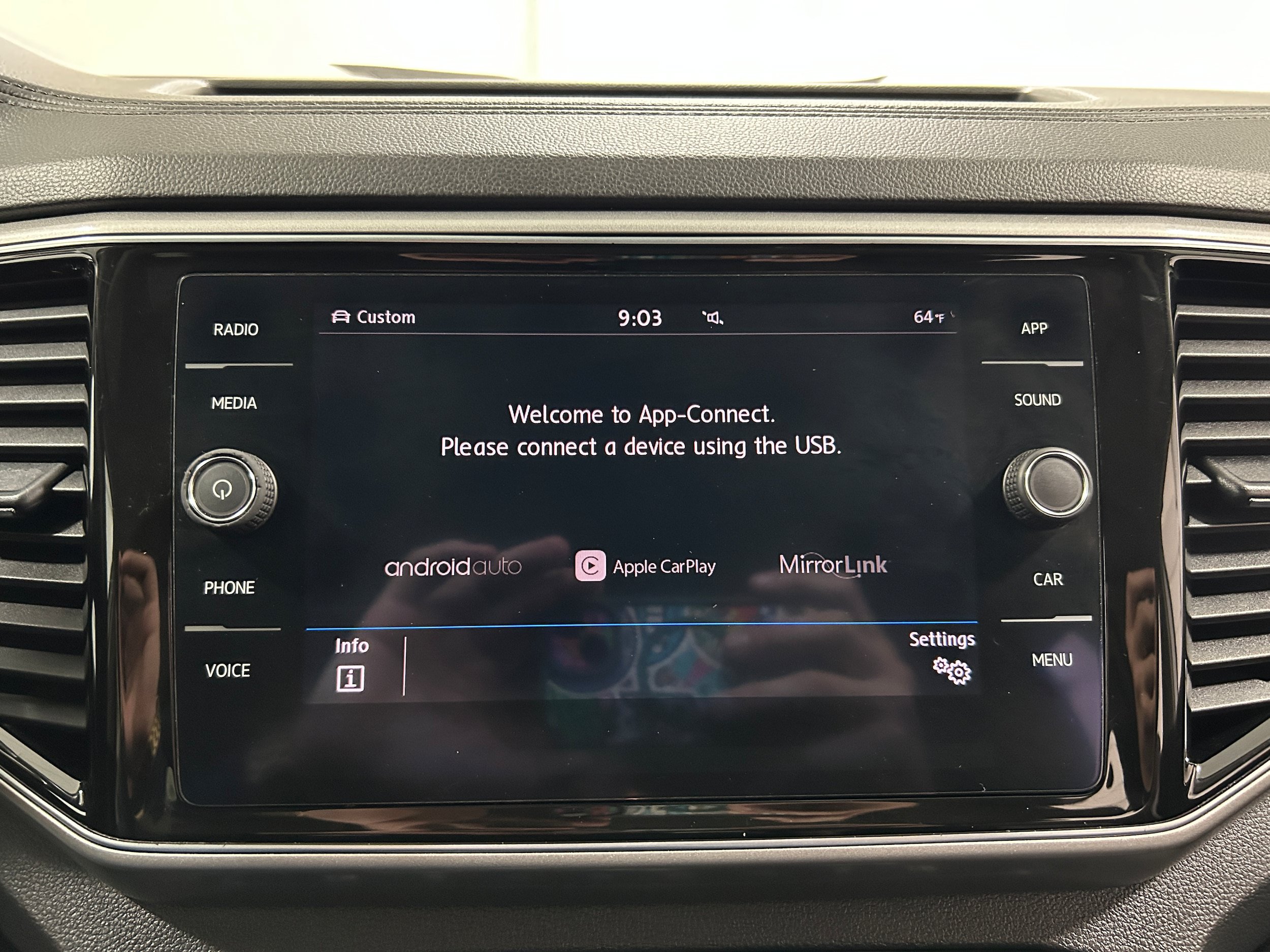 Used 2018 Volkswagen Atlas SEL w/ R-Line Package AWD/4WD image 8