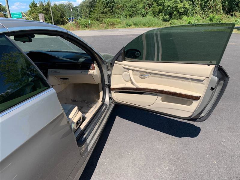 Used 2009 BMW 335i Convertible image 22