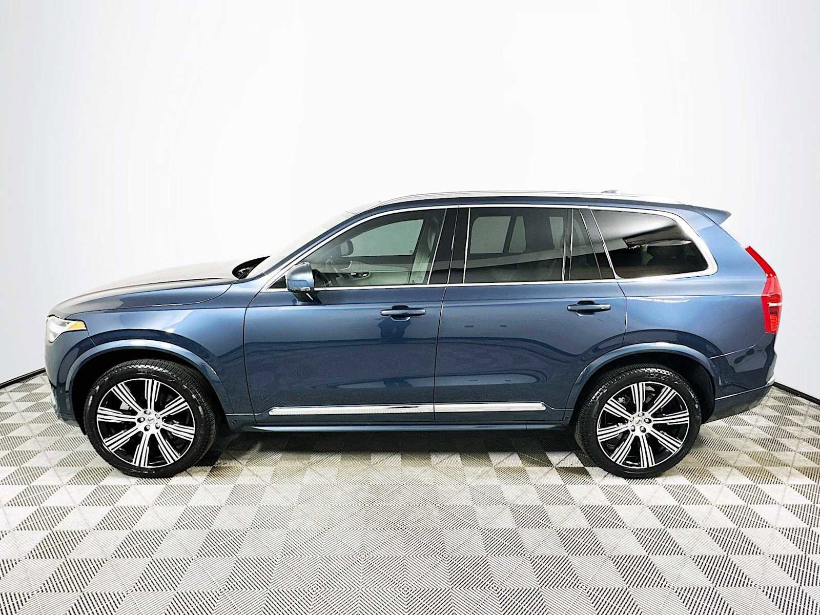 Used 2025 Volvo XC90 B6 Plus w/ Protection Package Premier image 4