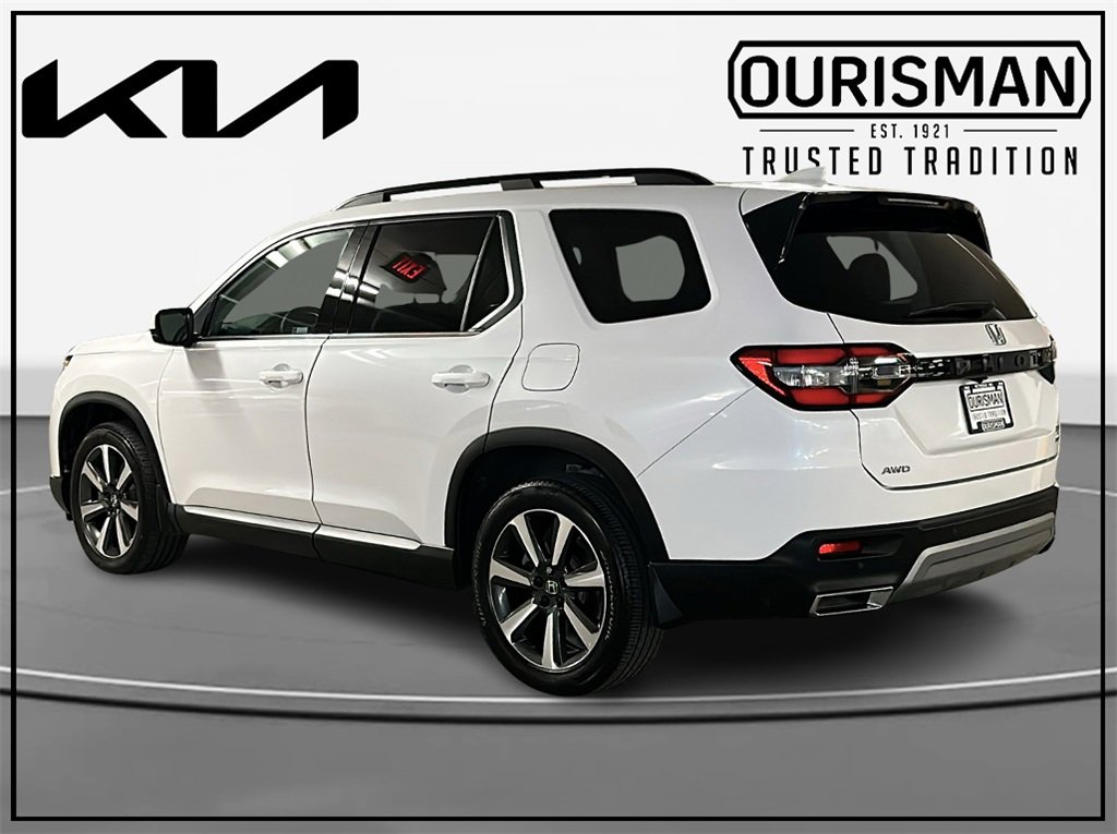 Used 2023 Honda Pilot Touring image 3