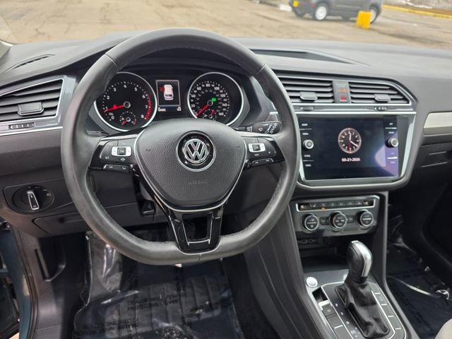 Used 2020 Volkswagen Tiguan SE w/ Panoramic Sunroof Package image 19