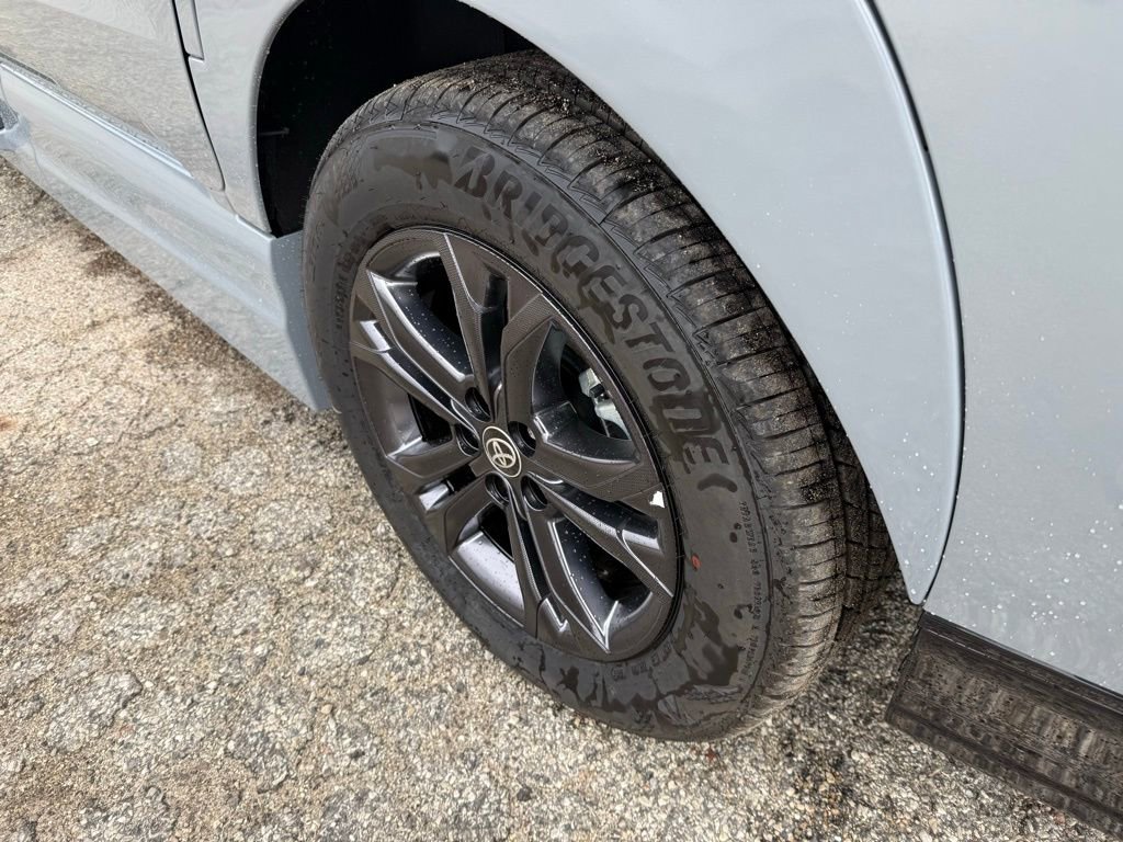 Used 2025 Toyota Sienna XSE image 13