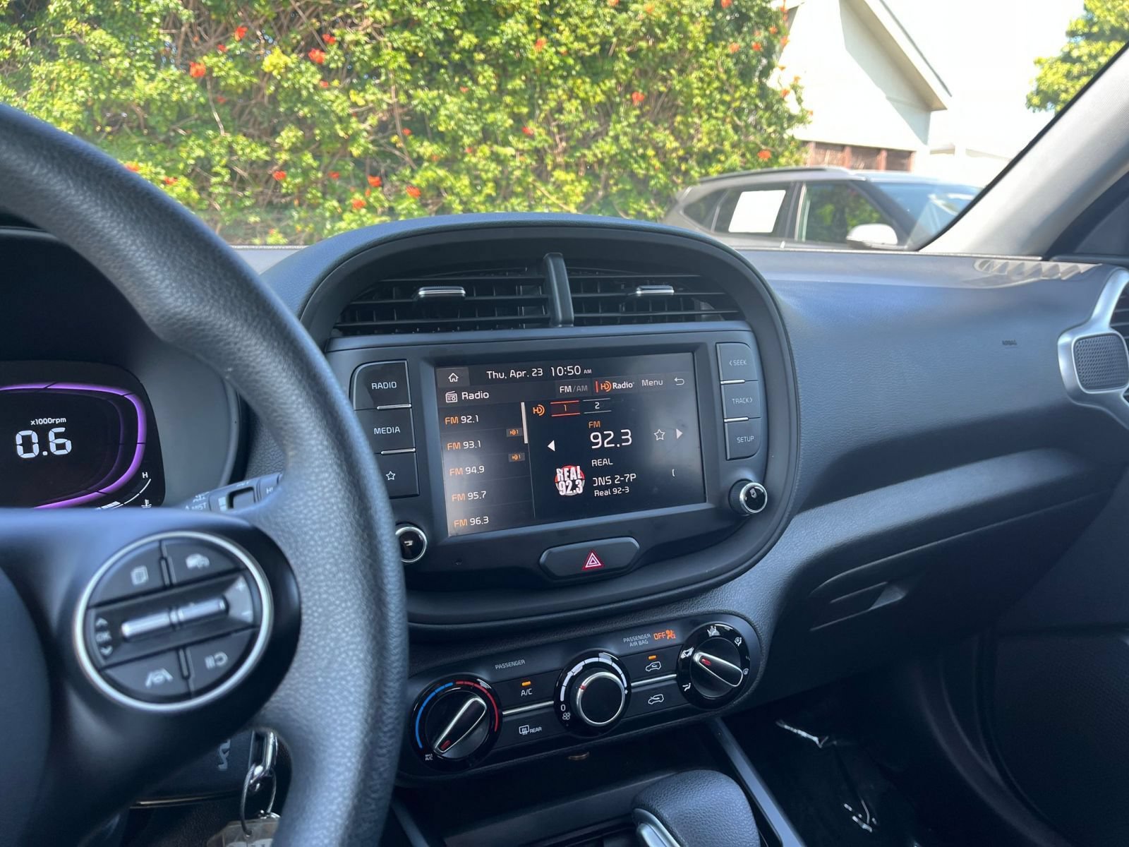 Used 2025 Kia Soul LX w/ LX Technology Package FWD image 17