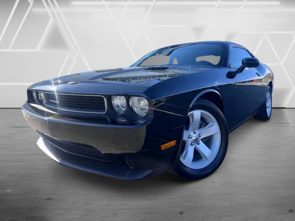 Used 2013 Dodge Challenger SXT RWD image 1