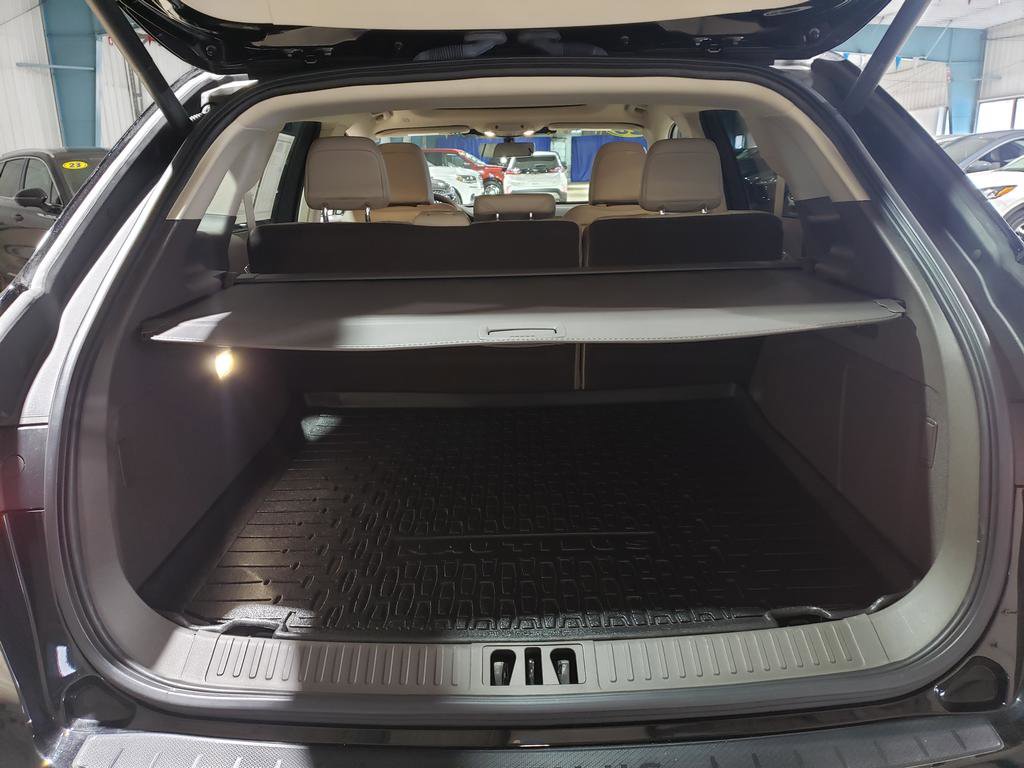 Used 2023 Lincoln Nautilus Reserve w/ Equipment Group 202A image 5