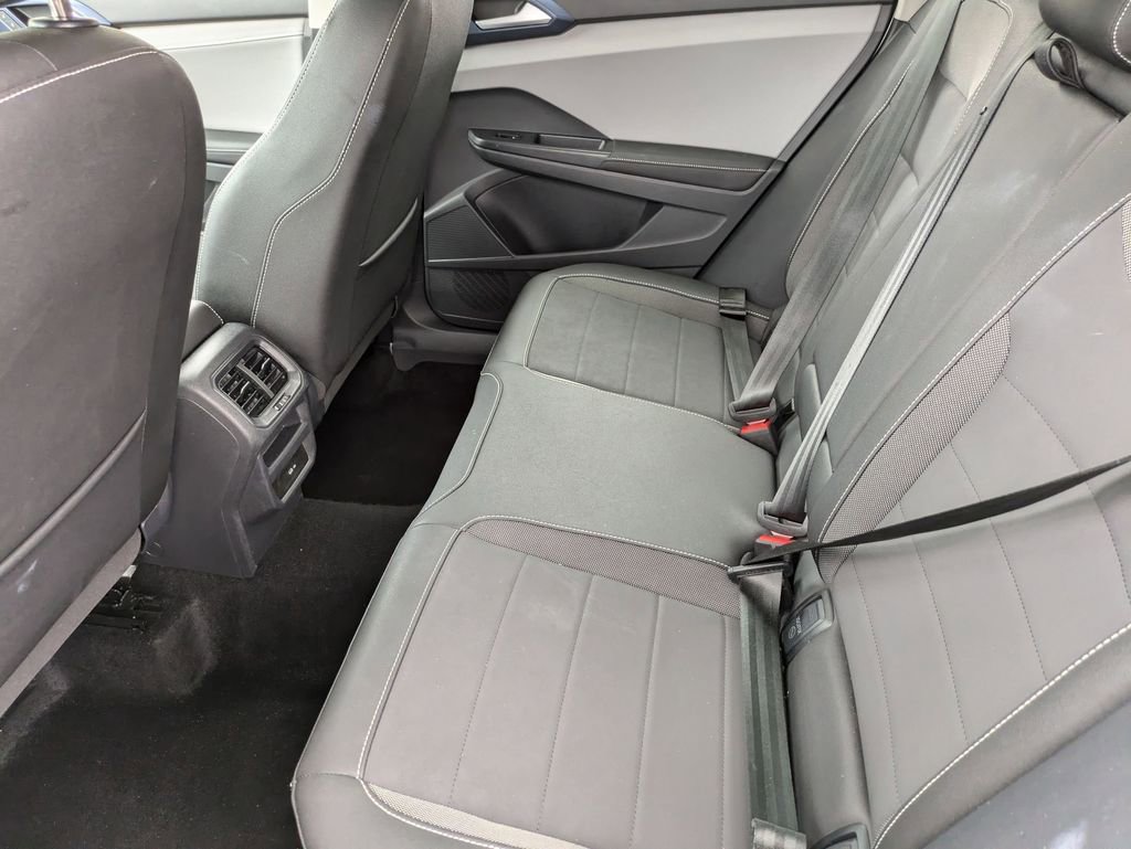 Used 2024 Volkswagen Taos SE image 27