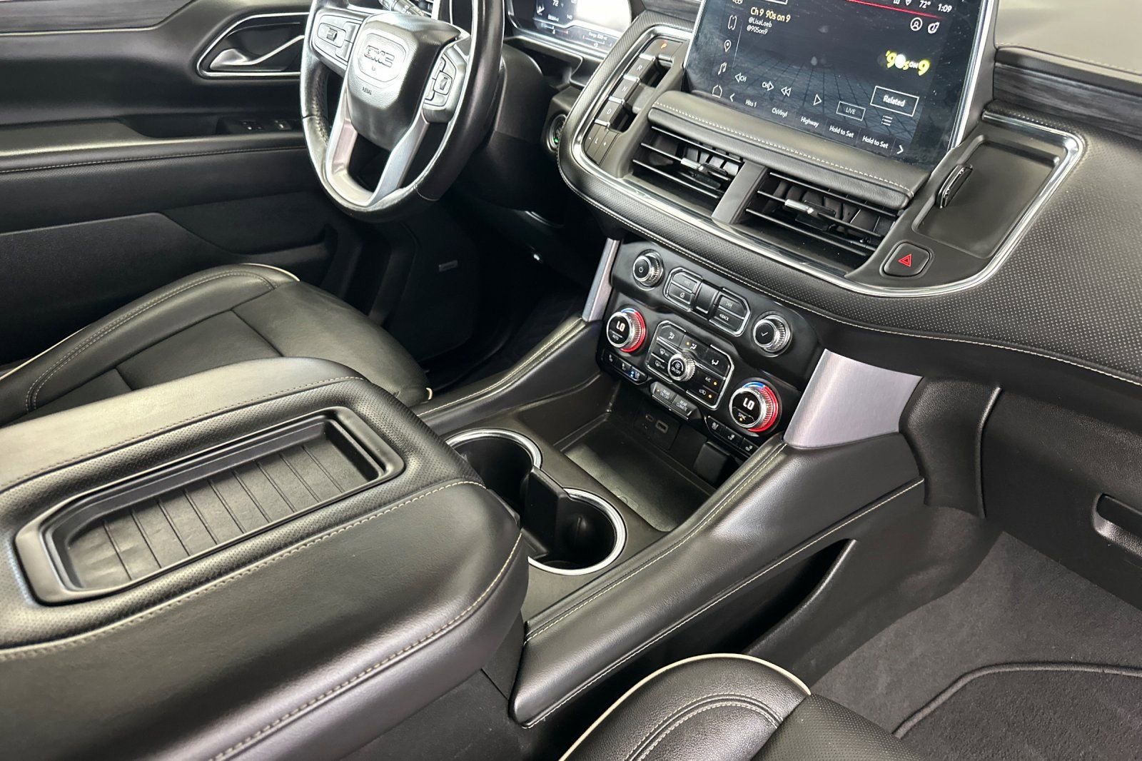 Used 2022 GMC Yukon XL SLT w/ SLT Luxury Package RWD image 17