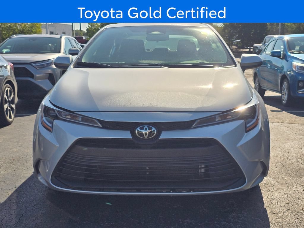 Used 2025 Toyota Corolla LE FWD image 2