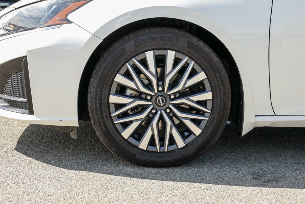 Used 2023 Nissan Altima 2.5 SV FWD image 13