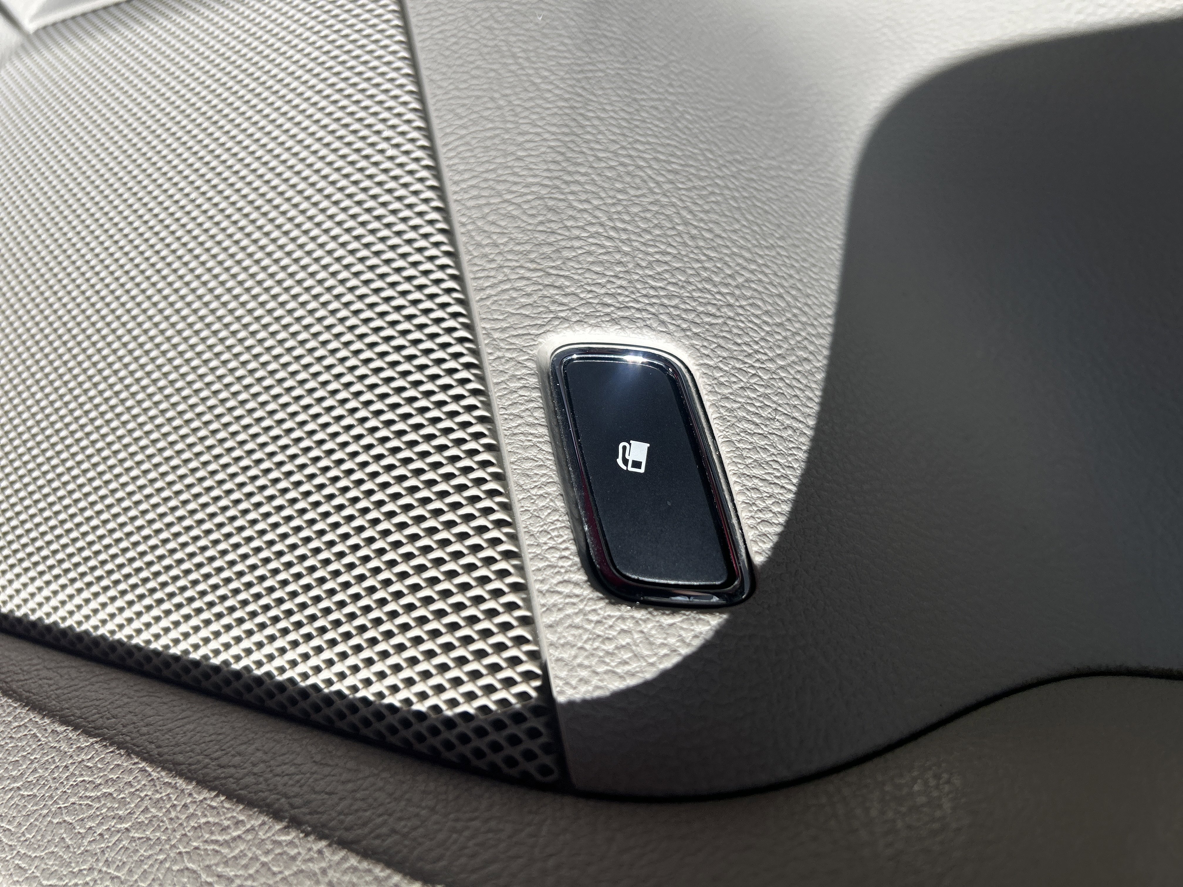 Used 2019 Ford Fusion SEL FWD image 37