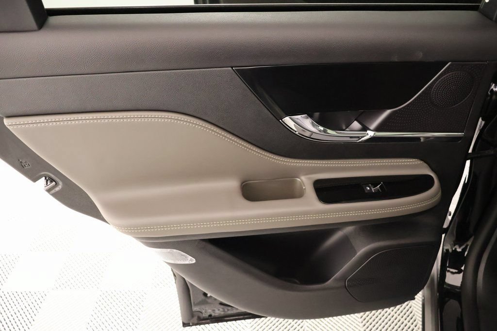 New 2026 Lincoln Corsair Premiere FWD image 18