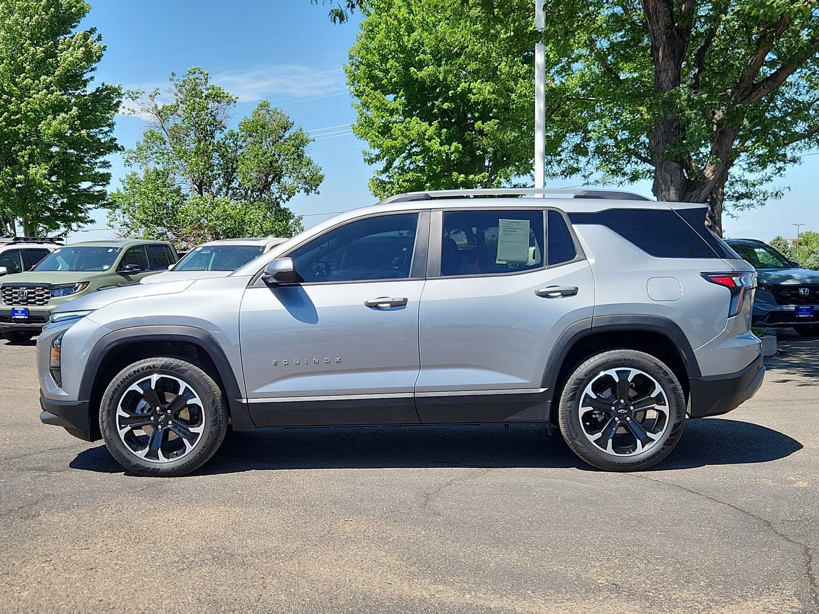 Used 2025 Chevrolet Equinox LT w/ Convenience Package II AWD/4WD image 2