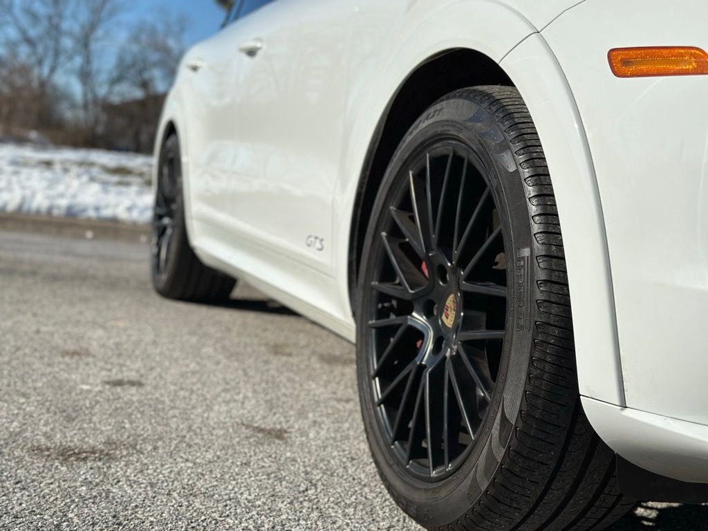 Used 2022 Porsche Cayenne GTS image 9