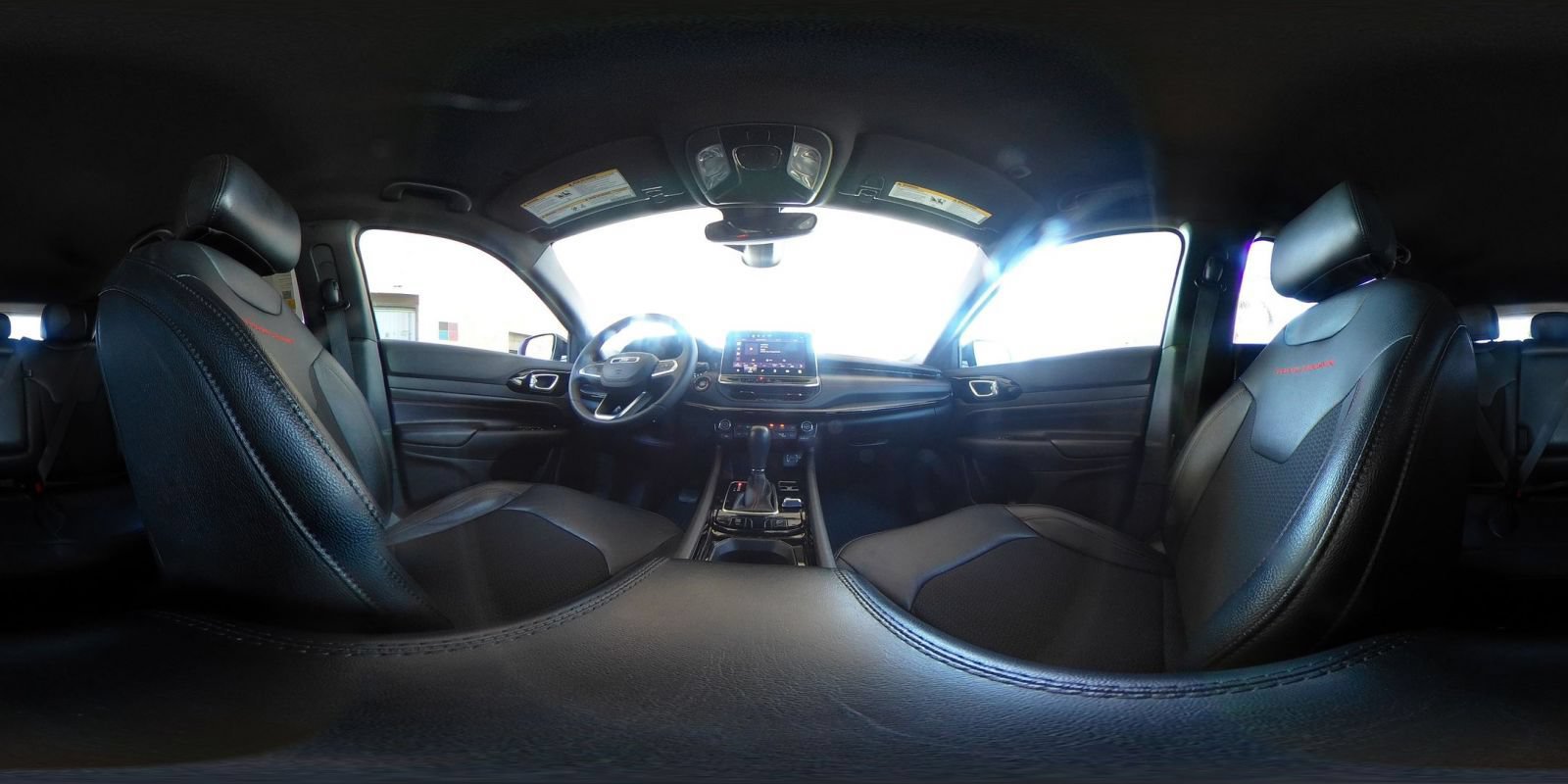 Used 2025 Jeep Compass Trailhawk AWD/4WD image 40