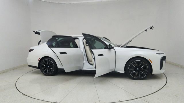 Used 2025 BMW 740i xDrive image 71