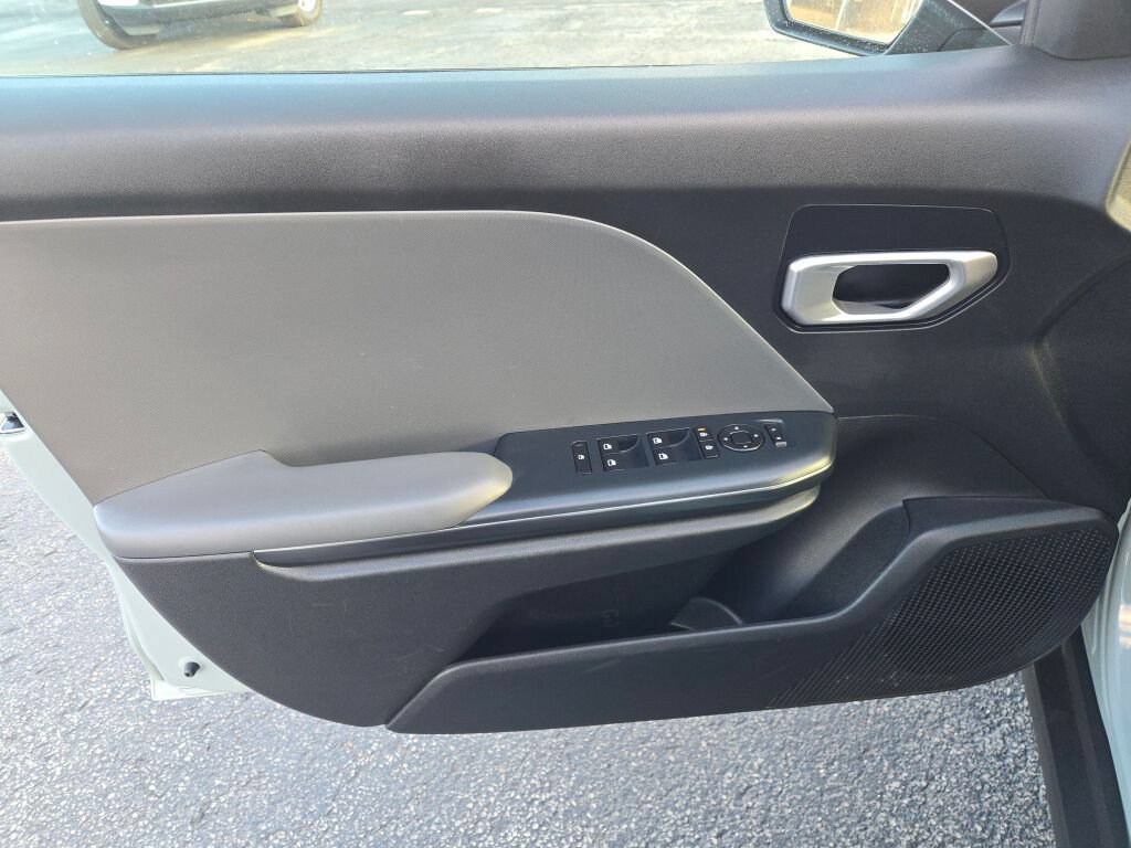 Used 2025 Kia K4 FWD image 22