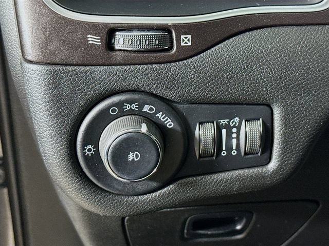 Used 2022 Jeep Cherokee Trailhawk AWD/4WD image 8