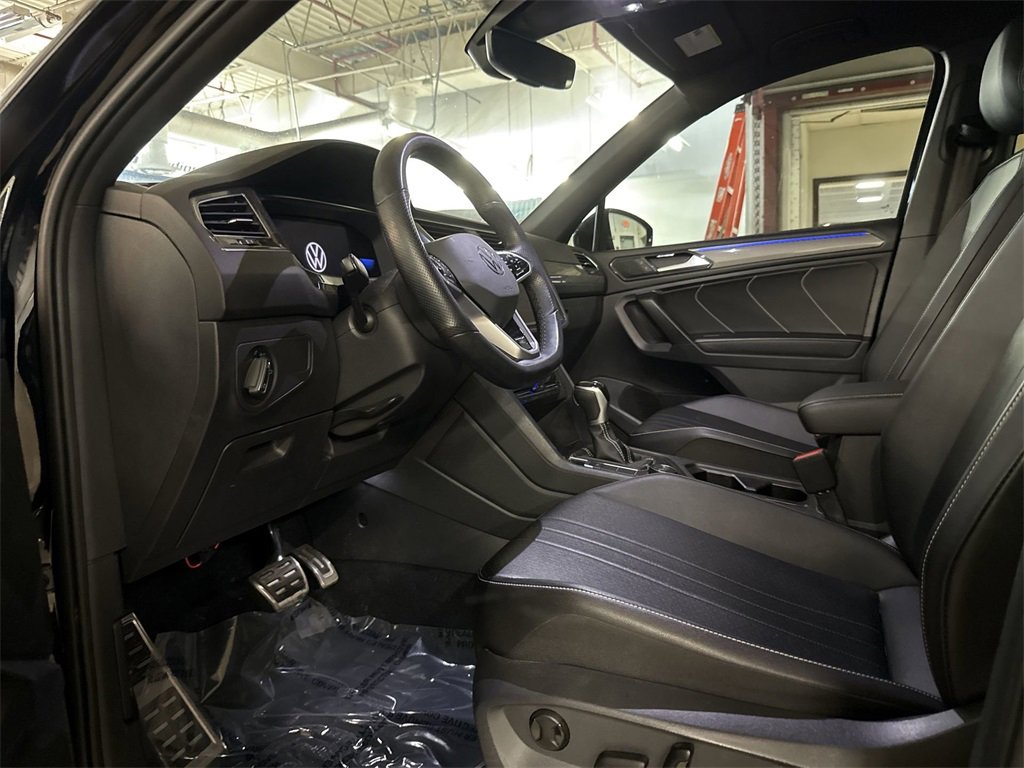 Used 2022 Volkswagen Tiguan SE R-Line image 14
