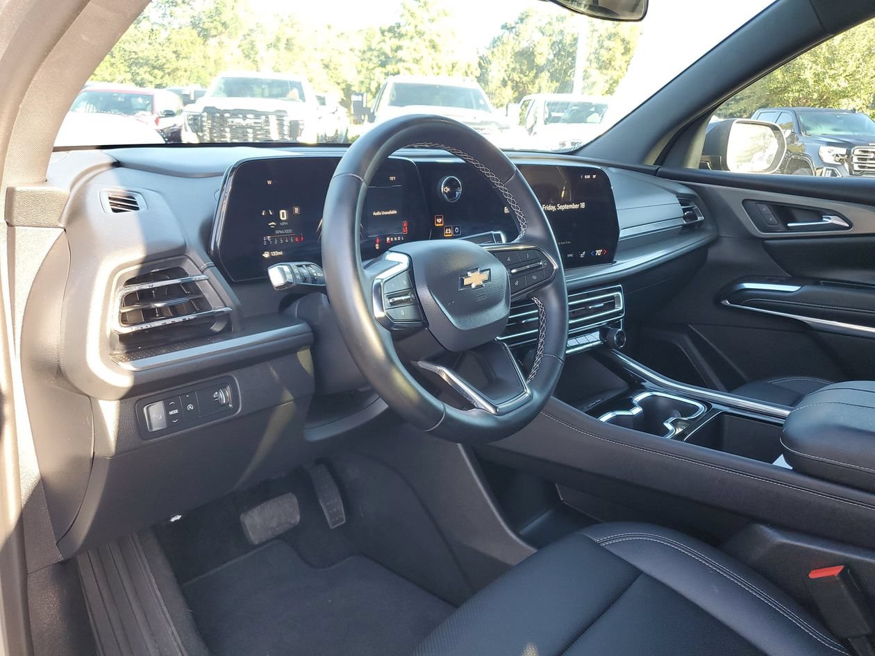 Used 2026 Chevrolet Traverse LT FWD image 18