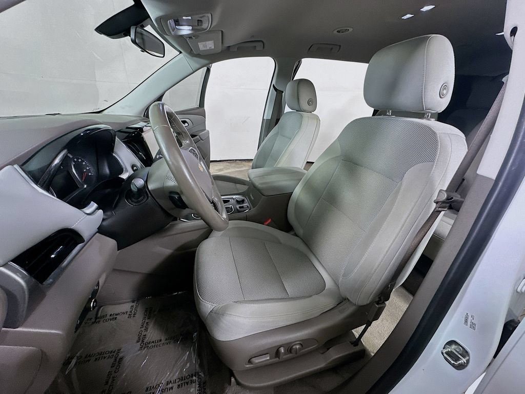 Used 2019 Chevrolet Traverse LT FWD image 15