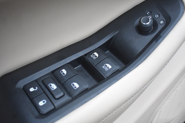 Used 2023 Jeep Grand Cherokee Limited RWD image 12
