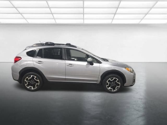 Used 2017 Subaru Crosstrek 2.0i Premium w/ Moonroof Package image 3