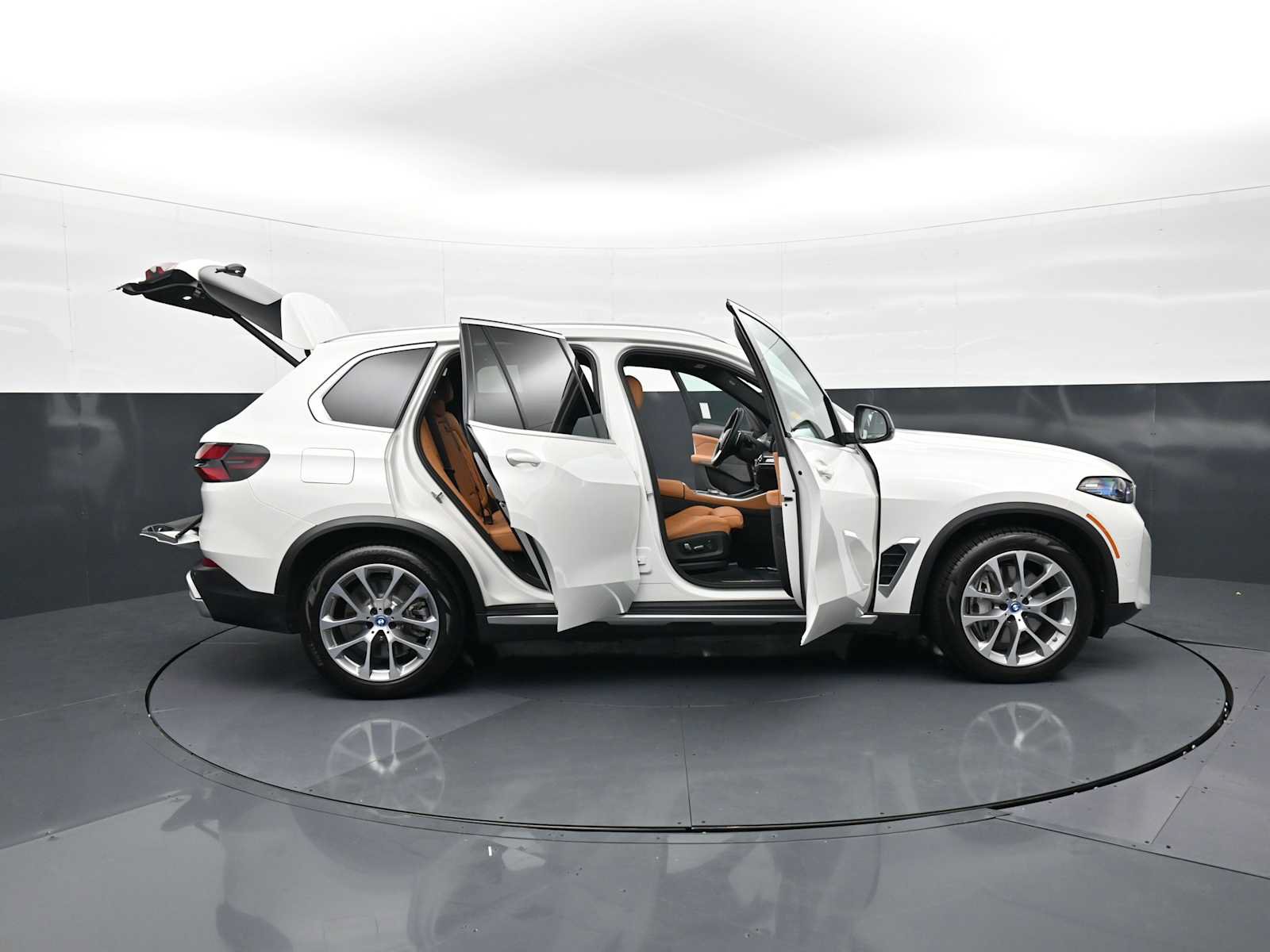 Used 2025 BMW X5 xDrive50e w/ Executive Package AWD/4WD image 35