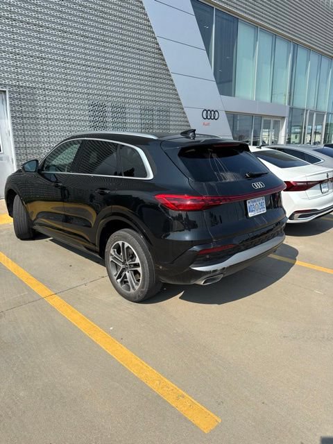 Used 2025 Audi Q5 Premium Plus w/ Premium Plus AWD/4WD image 3