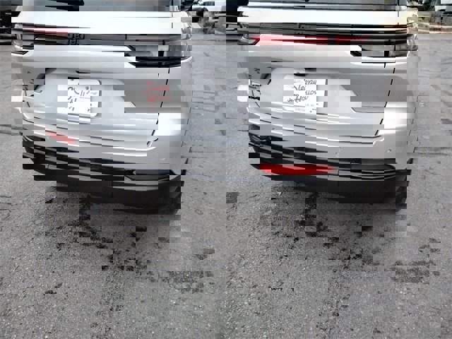 New 2025 Jeep Grand Cherokee Altitude image 16