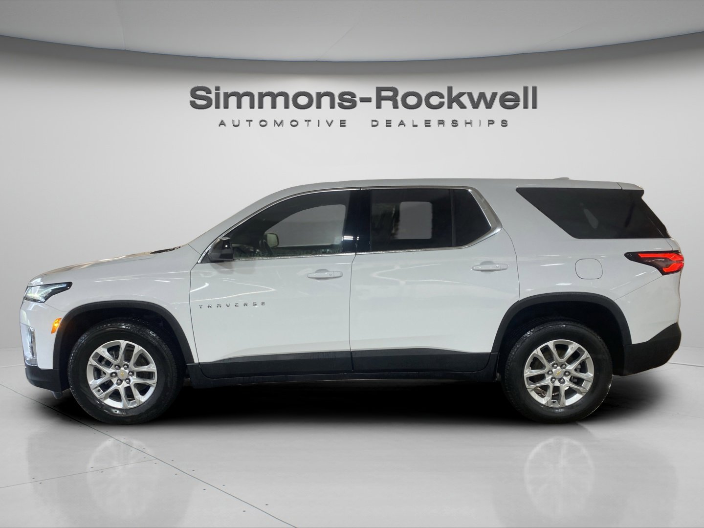 Used 2023 Chevrolet Traverse LS image 8