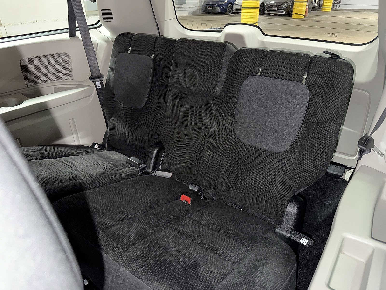 Used 2019 Dodge Grand Caravan SE w/ UConnect Hands-Free Group image 18